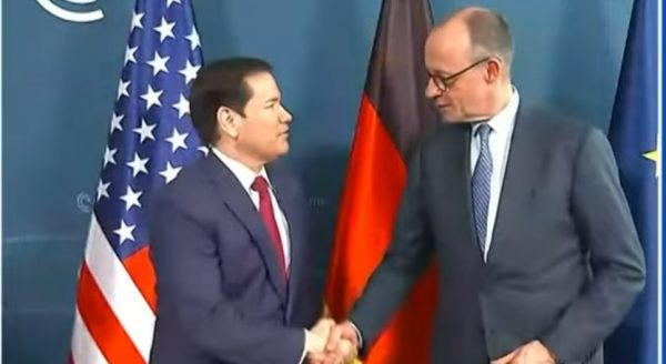 Politico για τη Διάσκεψη του Μονάχου: Η Ευρώπη ξοδεύει περισσότερα για την Άμυνα και μπορεί να ορθώσει ανάστημα στον Τραμπ