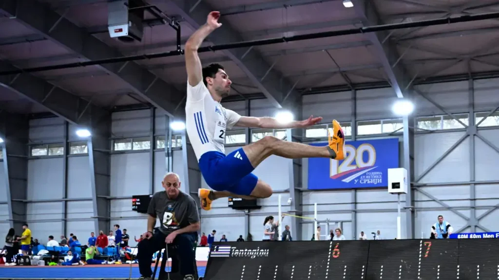 Ο Τεντόγλου βγήκε δεύτερος στο Βαλκανικό πρωτάθλημα κλειστού στίβου με άλμα στα 8,14 μέτρα, στην τρίτη θέση ο Σταματονικολός