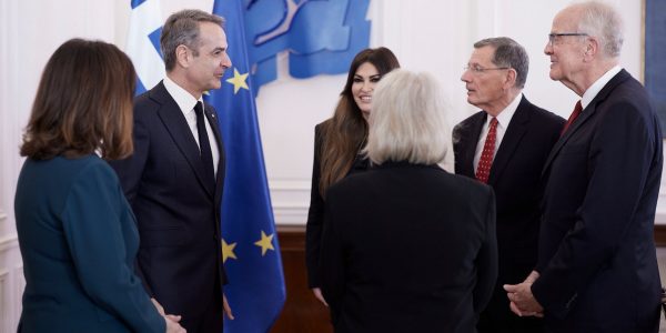 Συνάντηση Μητσοτάκη με αντιπροσωπεία του Κογκρέσου των ΗΠΑ: «Στο υψηλότερο επίπεδο όλων των εποχών οι σχέσεις μας»