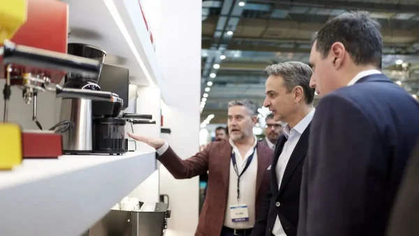 O Κυριάκος Μητσοτάκης στη HORECA 2026: Δοκίμασε καφέδες και μπύρα – «Θα μου κάνεις ένα σεμινάριο;»