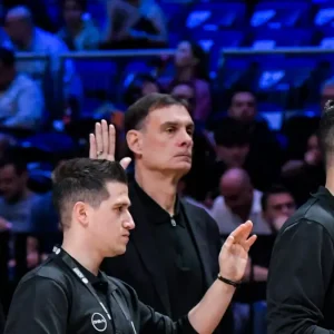 Μπαρτζώκας μετά την ήττα του Ολυμπιακού: «Αισθάνομαι χάλια, έγινε φάουλ στον Γουόκαπ στην κανονική διάρκεια»