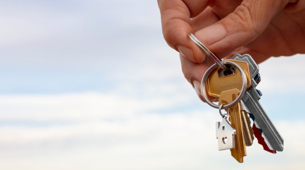 Χάθηκαν κλειδιά σε μπρελόκ με άσπρες χάντρες