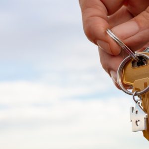 Χάθηκαν κλειδιά σε μπρελόκ με άσπρες χάντρες