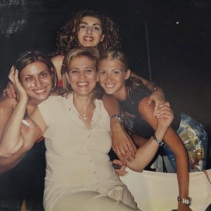 Βαρύ πένθος για τη Νίκη Κάρτσωνα – «Έφυγε» από τη ζωή η μητέρα της, Τζένη