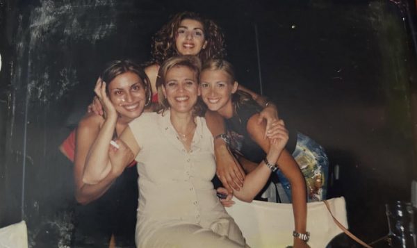 Βαρύ πένθος για τη Νίκη Κάρτσωνα – «Έφυγε» από τη ζωή η μητέρα της, Τζένη