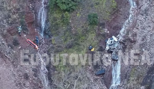 Ευρυτανία: Αυτοκίνητο έφυγε σε γκρεμό 300 μέτρων!