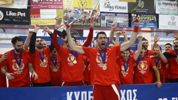 ΑΕΚ – Ολυμπιακός 29-33: Οι ερυθρόλευκοι κατέκτησαν για τέταρτη φορά στην ιστορία τους το Κύπελλο Ελλάδας χάντμπολ