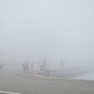 Πέπλο ομίχλης κάλυψε τη Θεσσαλονίκη - Προβλήματα στις πτήσεις στο αεροδρόμιο «Μακεδονία»