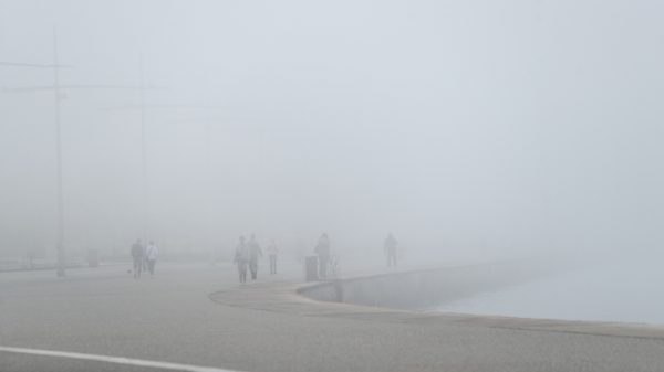 Πέπλο ομίχλης κάλυψε τη Θεσσαλονίκη - Προβλήματα στις πτήσεις στο αεροδρόμιο «Μακεδονία»