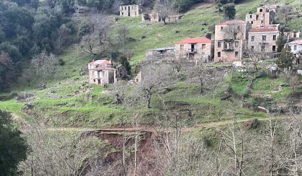 Κατολίσθηση και προβλήματα στην Παλιά Βίνιανη (ΦΩΤΟ)