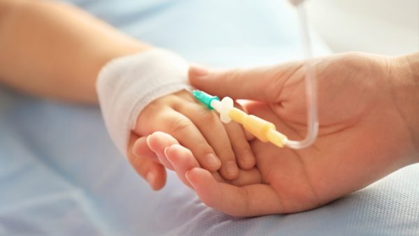 Στο νοσοκομείο με ιογενή μηνιγγίτιδα μαθητής δημοτικού σχολείου στον Βόλο