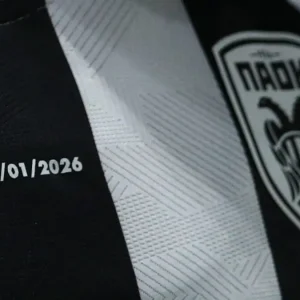 Ο ΠΑΟΚ δεν ξεχνάει τους αδικοχαμένους οπαδούς του και φόρεσε φανέλα με τη «μαύρη» ημερομηνία στο ντέρμπι με τον Άρη