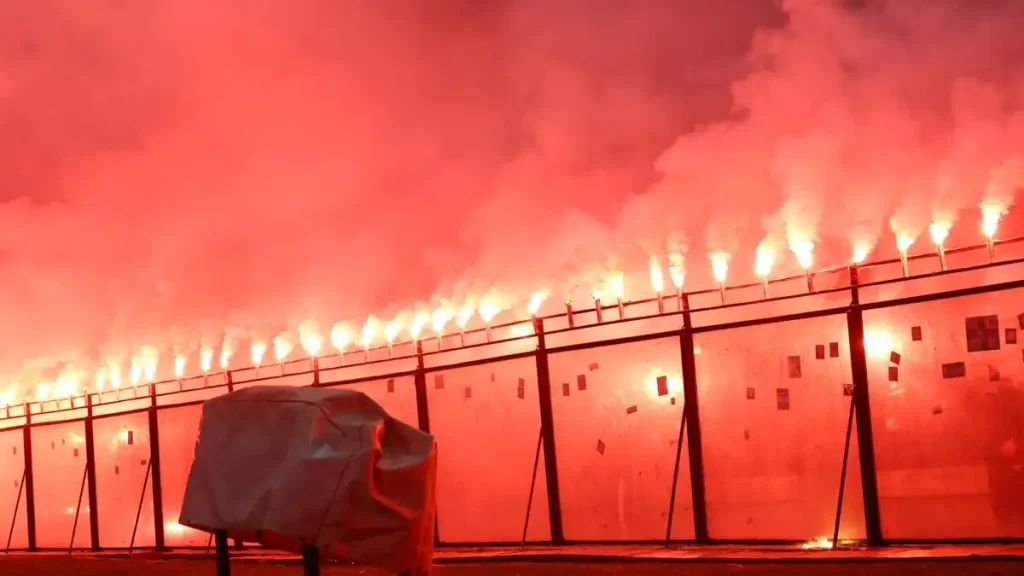 ΠΑΟΚ: Η Τούμπα πήρε «φωτιά» για τους οπαδούς που σκοτώθηκαν, απίθανες εικόνες στο 27ο λεπτό του ματς με τον Πανσερραϊκό