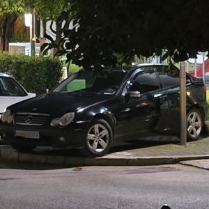 Παρκάρισμα για… όσκαρ έξω από το Δημοτικό Θέατρο Λαμίας