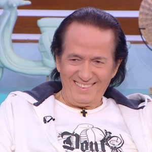 Πασχάλης: «Κι αν βάφω τα μαλλιά μου, θα σας δώσω λογαριασμό;»