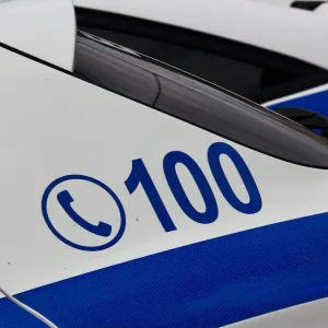 Βούλα: Άνδρας εντοπίστηκε νεκρός μέσα στο σπίτι του με τραύμα στον λαιμό