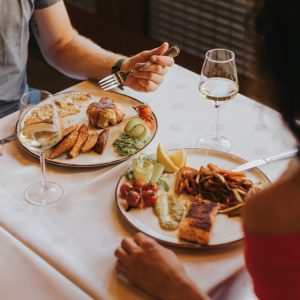 Σταματήστε να τρώτε 3 ώρες πριν τον ύπνο για να βελτιώσετε την υγεία της καρδιάς σας