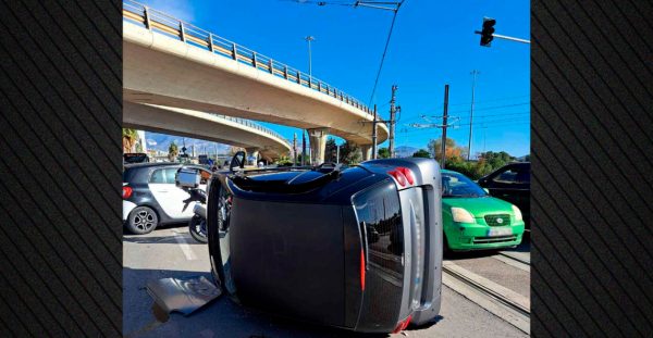 Μια γυναίκα ελαφρά τραυματίας μετά από τροχαίο στο Φάληρο - Δείτε βίντεο