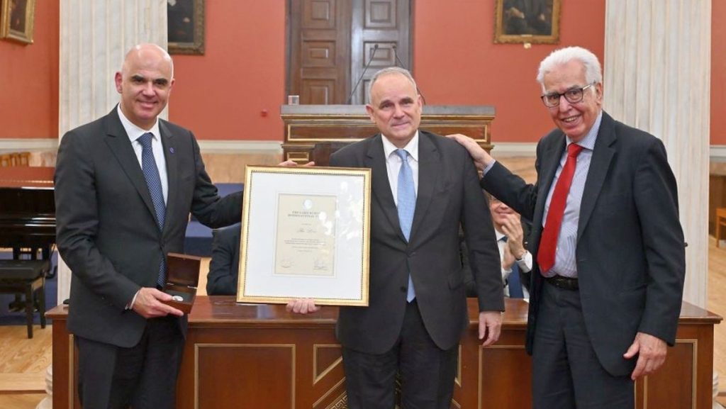 To Βραβείο Lord Byron 2025 απονεμήθηκε στον Alain Berset