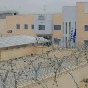 Φυλακές Δομοκού: Δε νομίζω να είπε «σήμερα αποφασίζω να γίνω συμμέτοχος σε τέτοιο έγκλημα», λέει ο δικηγόρος του αρχιφύλακα