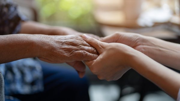 Ζητείται κυρία για 24ωρη ή 12ωρη φύλαξη ηλικιωμένης