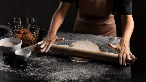 Το αρτοποιείο "Καλυβιώτης Κων/νος" ζητά κυρία για παραγωγή πιτών