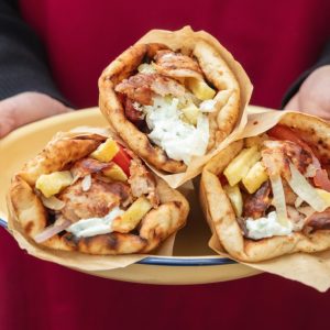 Ζητούνται βοηθός ψήστη και τυλίχτρια από το «Posto»