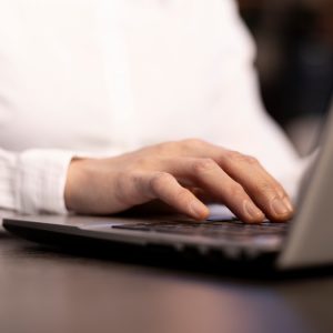 Εξοικονομώ – Επιχειρώ: Παράταση αιτήσεων, ανοικτή η πλατφόρμα έως τις 13 Φεβρουαρίου