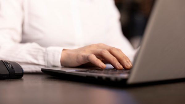 Εξοικονομώ – Επιχειρώ: Παράταση αιτήσεων, ανοικτή η πλατφόρμα έως τις 13 Φεβρουαρίου