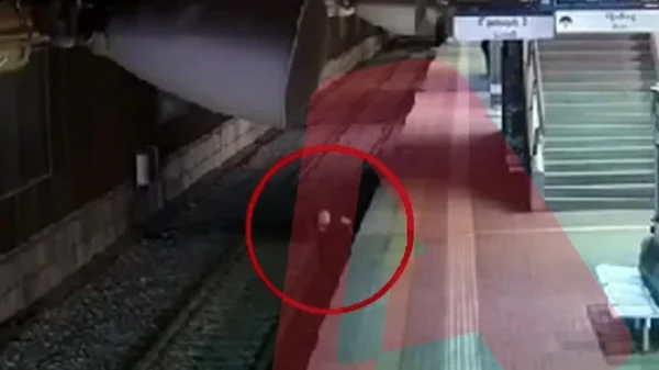 Κλέφτης αφαιρεί καλώδια χαλκού από γραμμές του προαστιακού στο Ζεφύρι, δείτε βίντεο