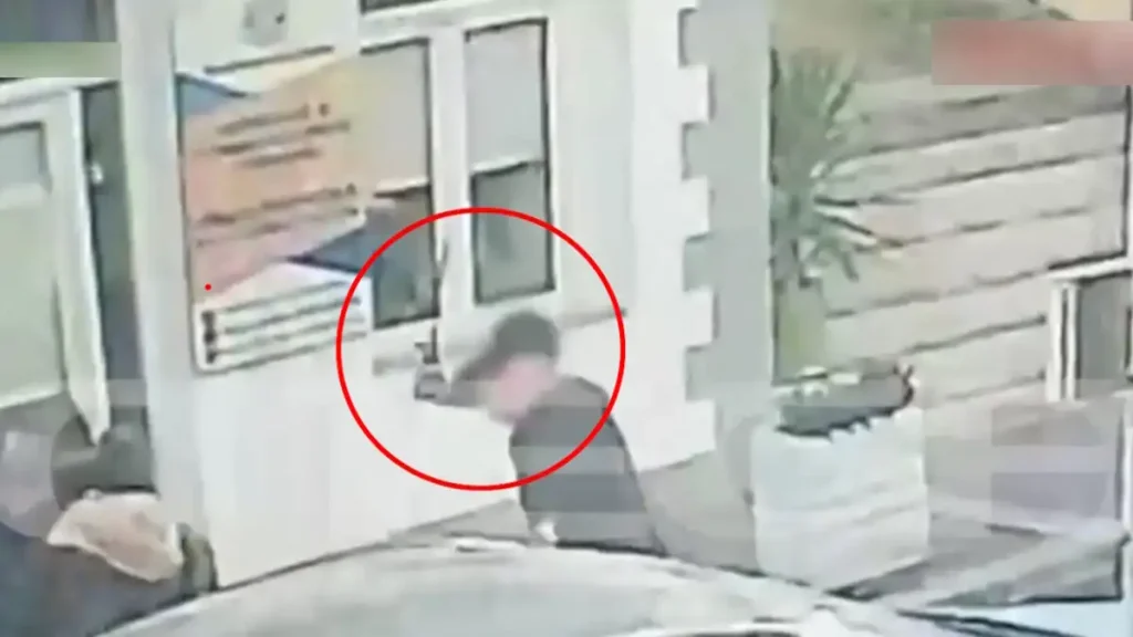 Πύλος: «Έκανε σαν δαιμονισμένος, πήγε να με βρει στο κεφάλι» λέει για τον 25χρονο ο κουρέας που δέχτηκε επίθεση με γκλοπ