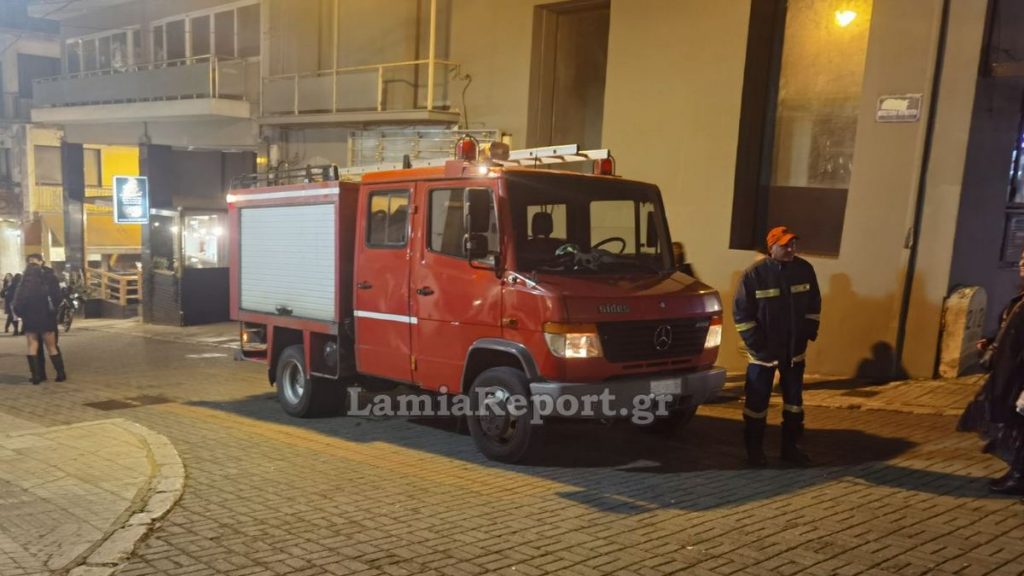 Λαμία: Τι γύρευε η πυροσβεστική το βράδυ στην πλατεία Ελευθερίας;