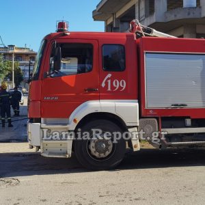 Πυρκαγιά το πρωί σε όχημα που ήταν σταθμευμένο σε σούπερ μάρκετ μπροστά σε ΑΤΜ