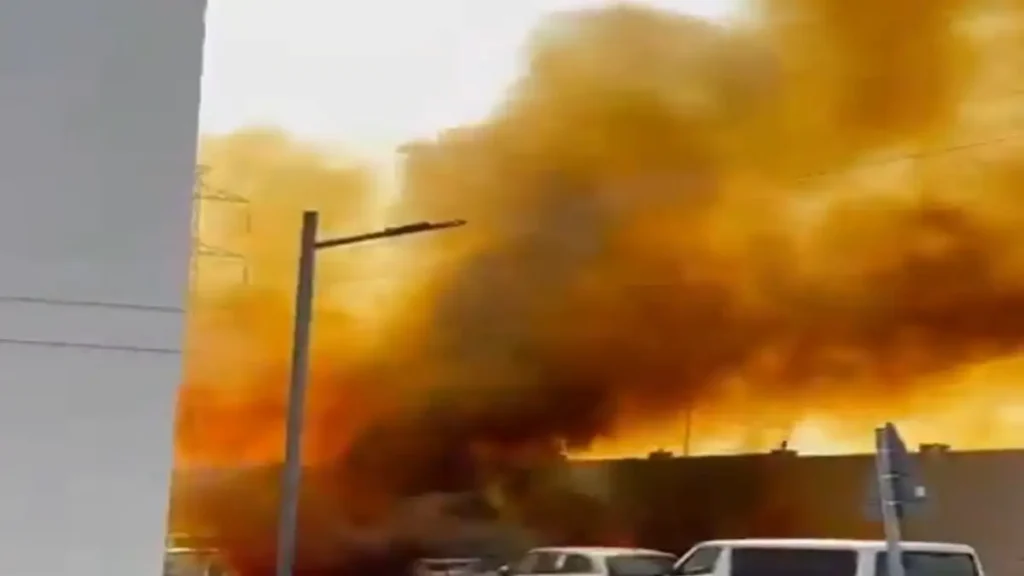 Κατάρ: Καρέ καρέ η πτώση βαλλιστικού πυραύλου του Ιράν σε κατοικημένη περιοχή