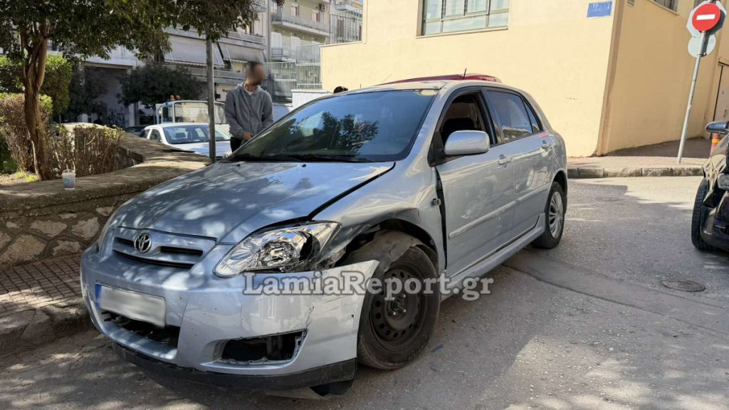 Λαμία: Τροχαίο σε διασταύρωση στο κέντρο της πόλης - Δείτε εικόνες