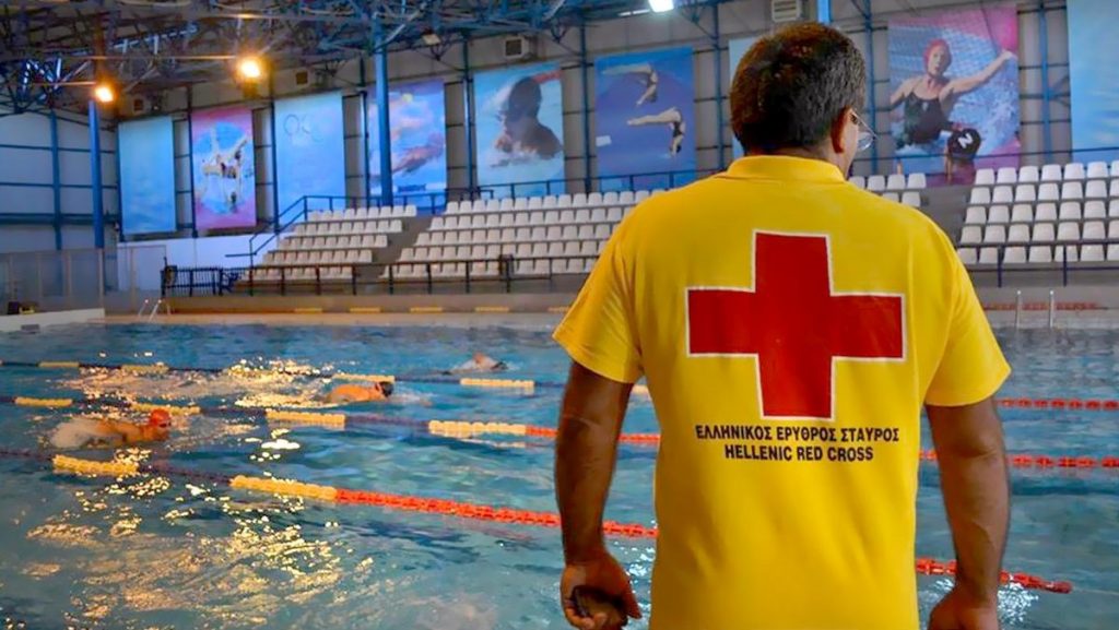 O Ελληνικός Ερυθρός Σταυρός υλοποιεί προγράμματα ναυαγοσωστικής για πολίτες στη Λαμία