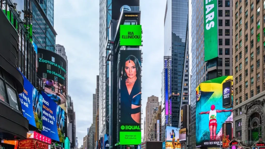 Η Ρία Ελληνίδου για πρώτη φορά στα billboards της Times Square στη Νέα Υόρκη