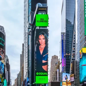 Η Ρία Ελληνίδου για πρώτη φορά στα billboards της Times Square στη Νέα Υόρκη