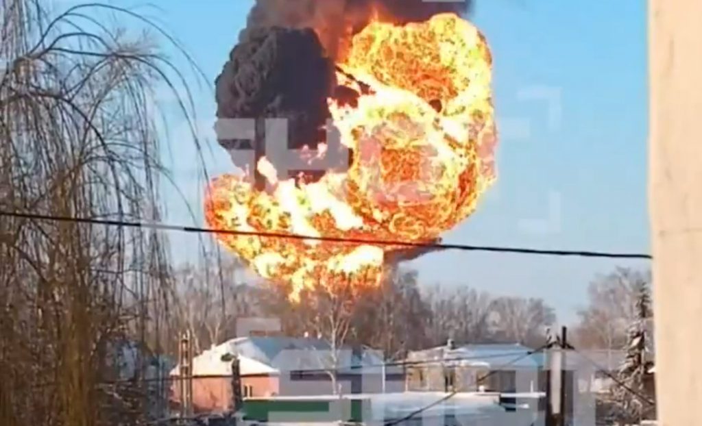 Ρωσία: Ισχυρή έκρηξη έπειτα από εκτροχιασμό εμπορικού τρένου που μετέφερε βενζίνη