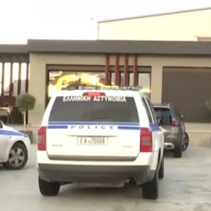 Ο Ρουβίκωνας αναγνωρίζει το λάθος του: «Θα αποζημιώσουμε την εταιρεία που χτυπήσαμε κατά λάθος»