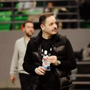 Αλέξανδρος Τσουβέλας: Διάβασα το βιβλίο του Αλέξη Τσίπρα, σκέφτηκα να κάνω κι εγώ την «Άρτα» ή «Λιόσια»