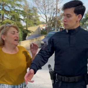 «Τσίκνισε σωστά. Όχι παραβατικά» – Το βίντεο της ΕΛ.ΑΣ. για την Τσικνοπέμπτη