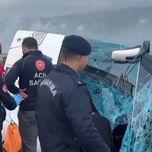 Διπλή τραγωδία στην Αττάλεια: 16 νεκροί και 30 τραυματίες σε δύο τροχαία μέσα σε λίγη ώρα