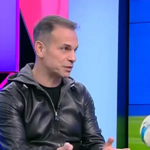 Ντέμης Νικολαΐδης: «Δεν είδα έναν διαιτητή που μπήκε μέσα να παίξει εναντίον της ΑΕΚ στο ντέρμπι με τον Ολυμπιακό»