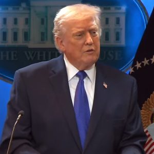 Ντόναλντ Τραμπ: «Οι δασμοί θα παραμείνουν και θα επιβάλλω επιπλέον 10%» – Επίθεση στους δικαστές