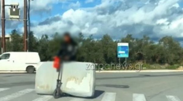 Επικίνδυνη "αποστολή": Φόρτωσε το στρώμα πάνω στο πατίνι! (ΒΙΝΤΕΟ)