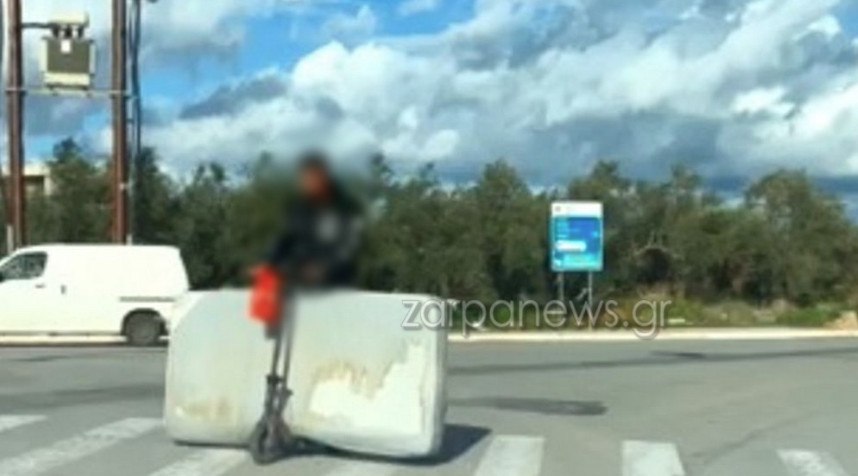 Επικίνδυνη "αποστολή": Φόρτωσε το στρώμα πάνω στο πατίνι! (ΒΙΝΤΕΟ)