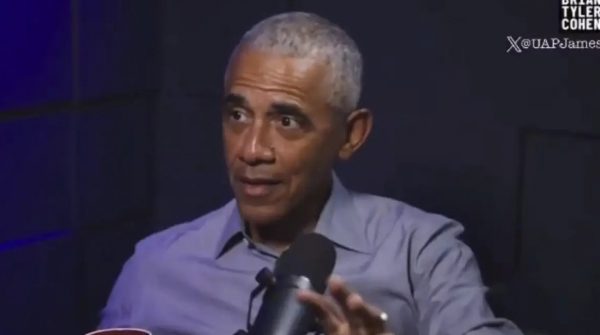 Ο Ομπάμα ρωτήθηκε για τους εξωγήινους, απάντησε «ναι, είναι αληθινοί» και προκάλεσε φρενίτιδα!