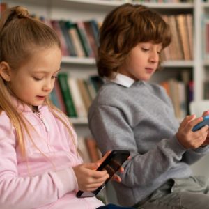 Αντίστροφη μέτρηση για την απαγόρευση των social media σε παιδιά έως 15 ετών - Νέα σύσκεψη για τις τεχνικές και νομικές λεπτομέρειες