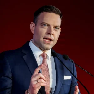 Ο Στέφανος Κασσελάκης προτείνει την αλλαγή ονόματος του Κινήματος Δημοκρατίας σε Δημοκράτες – Προοδευτικό Κέντρο